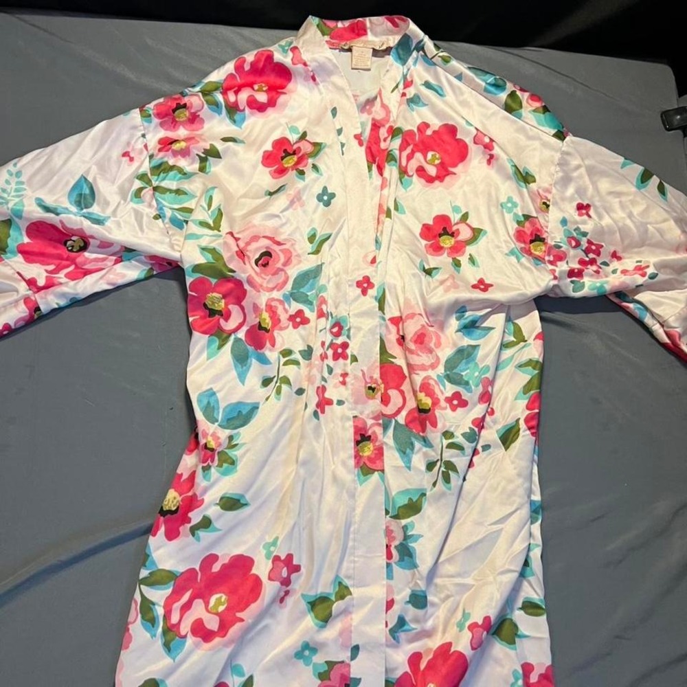 Echo Apparel Floral Satin Robe Womens Small White Pink Teal Kimono Loungewear